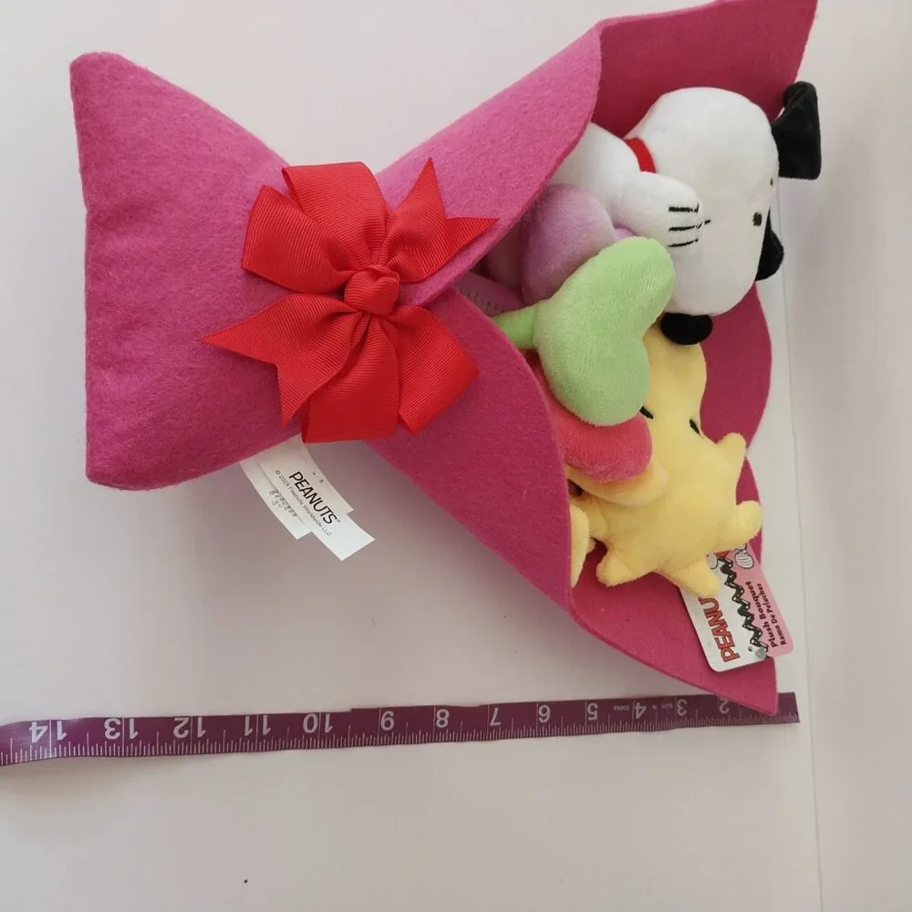 Peanuts Snoopy and Woodstock Valentines Plush Bouquet